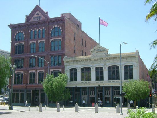 LA Plaza de Cultura y Artes